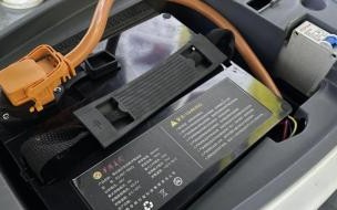 新日电瓶车专用电瓶好不好能跑多少公里 新日电动车 电池 64V 16Ah 四个电池多少钱啊